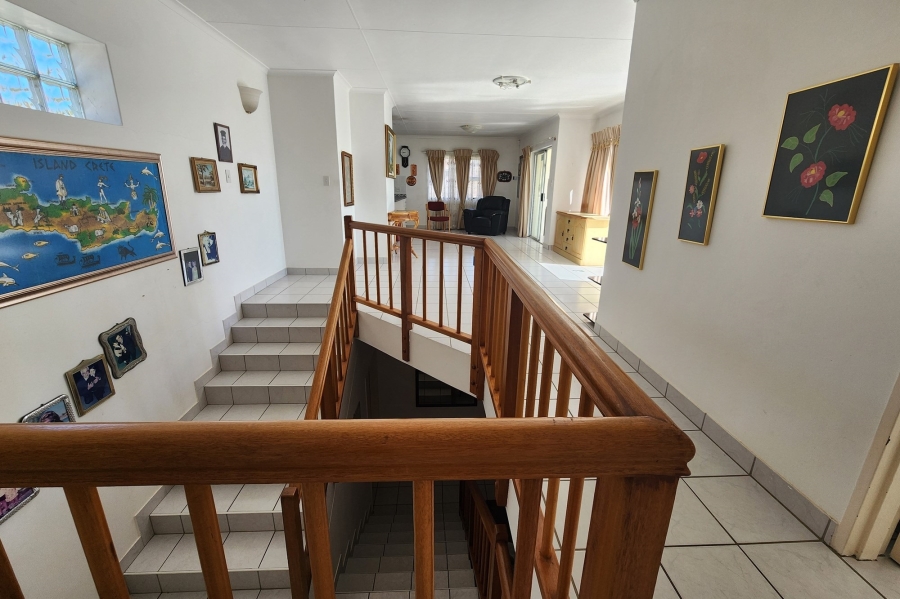5 Bedroom Property for Sale in Wavecrest Eastern Cape